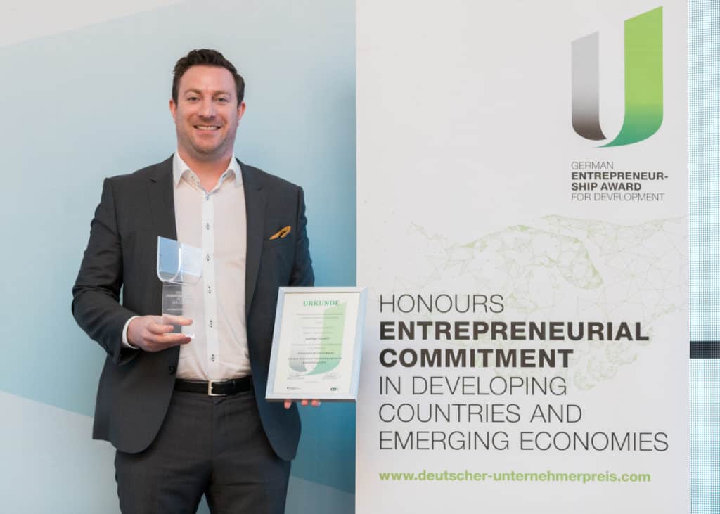 Martin Baart mit dem Deutschen Unternehmerpreis für Entwicklung.